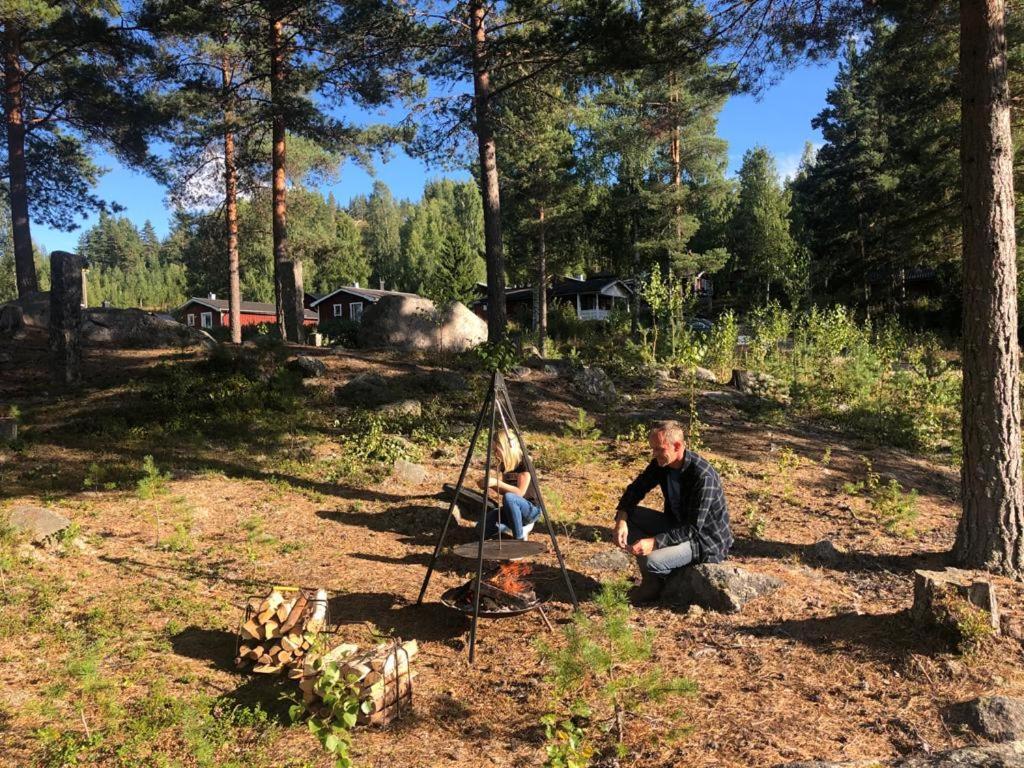 Ekesberget Stugby Stuga 3 Eksharad Bagian luar foto